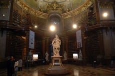 Nationalbibliothek_Prunksaal_05.JPG